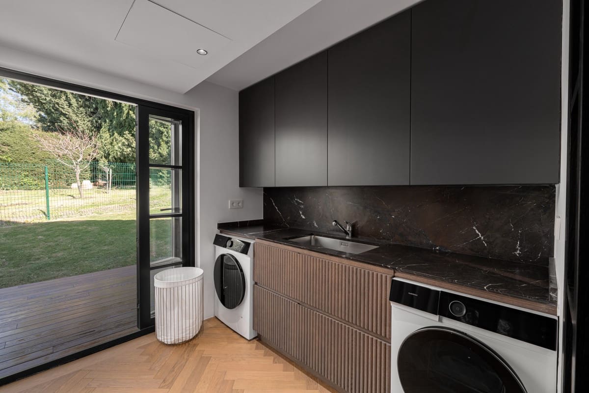 4 bedroom Villa for sale in Nueva Andalucia - € 4,250,000 (Ref: 9735394)