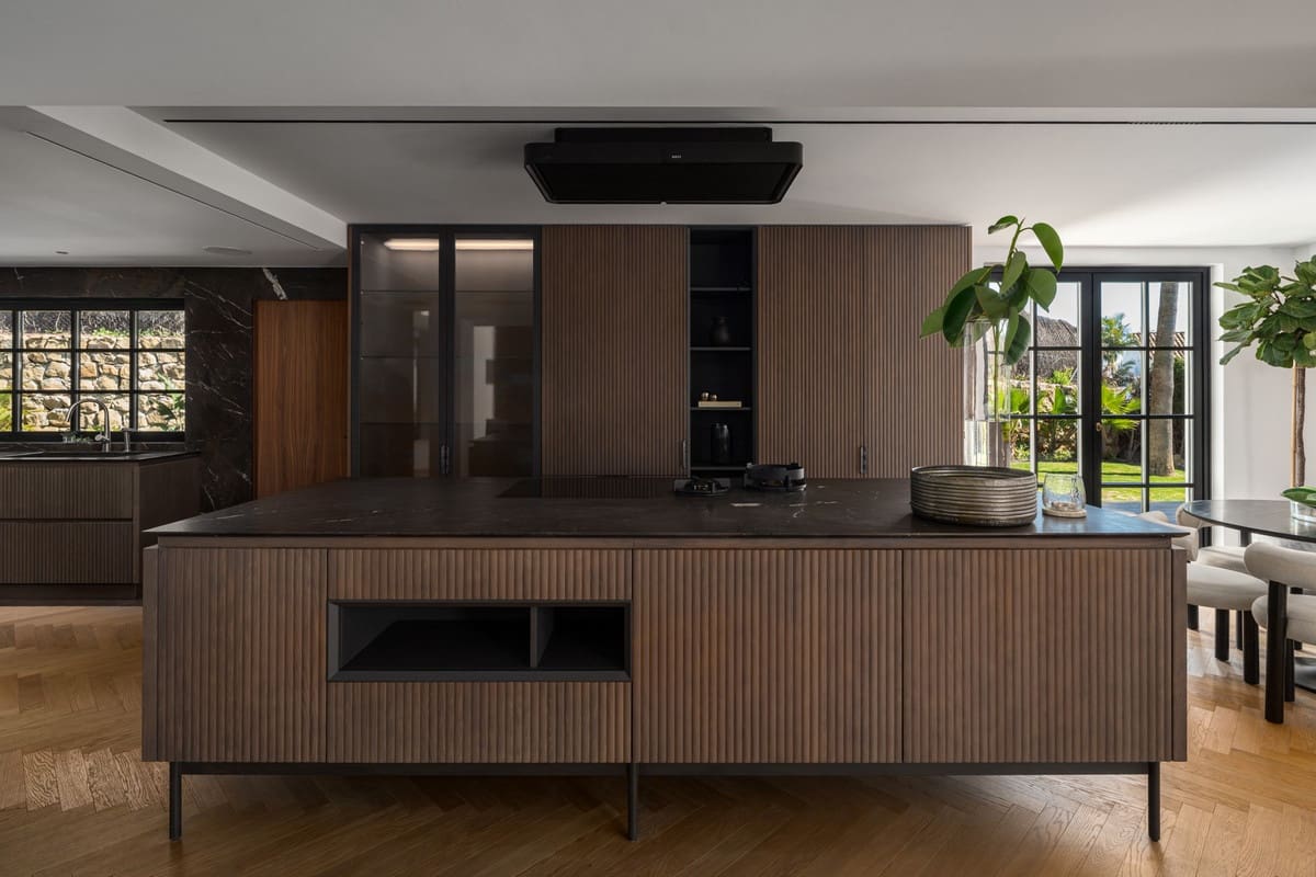 4 bedroom Villa for sale in Nueva Andalucia - € 4,250,000 (Ref: 9735394)