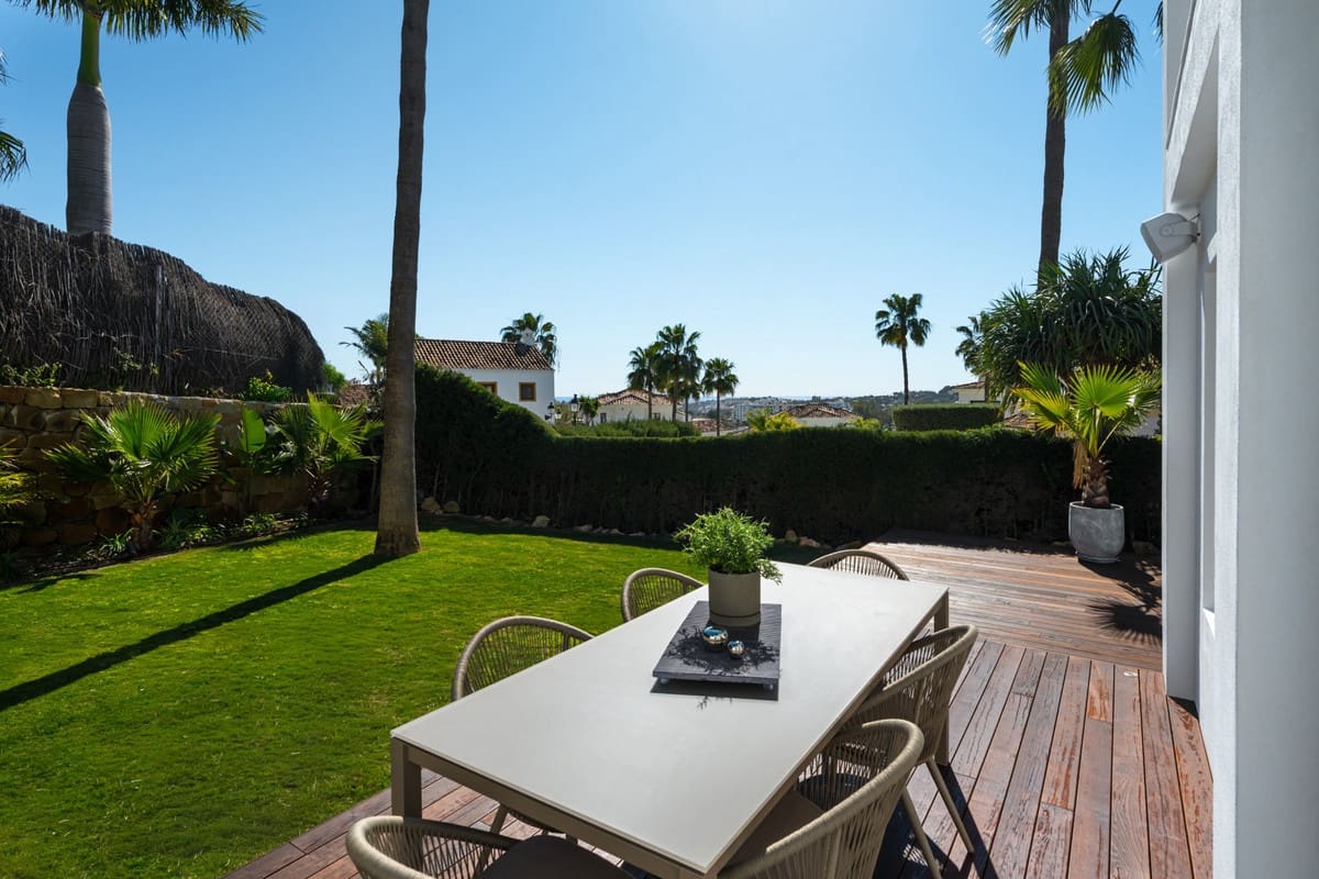 4 bedroom Villa for sale in Nueva Andalucia - € 4,250,000 (Ref: 9735394)
