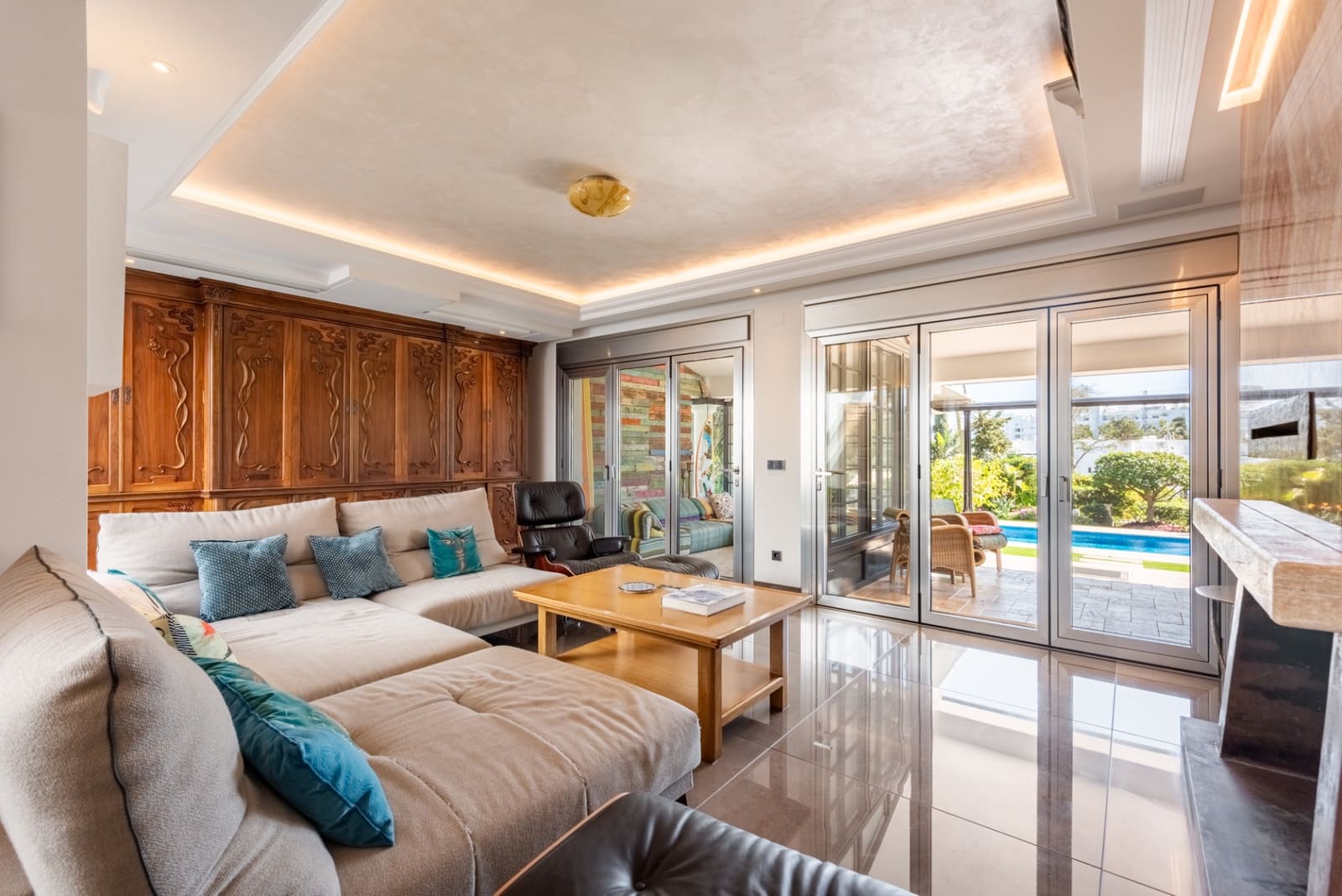 4 bedroom Villa for sale in San Pedro de Alcantara with pool garage - € 5,850,000 (Ref: 9738400)