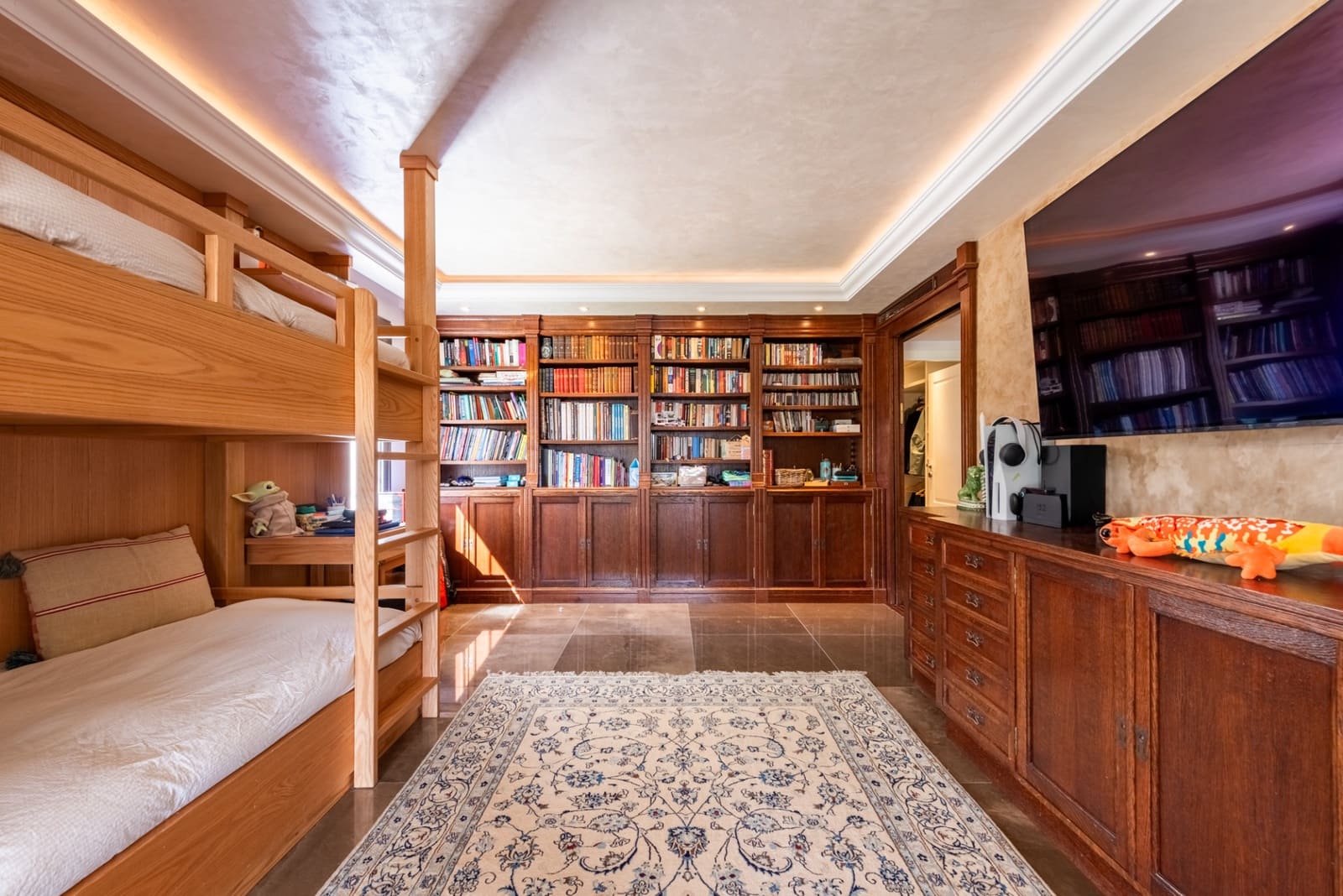 4 bedroom Villa for sale in San Pedro de Alcantara with pool garage - € 5,850,000 (Ref: 9738400)