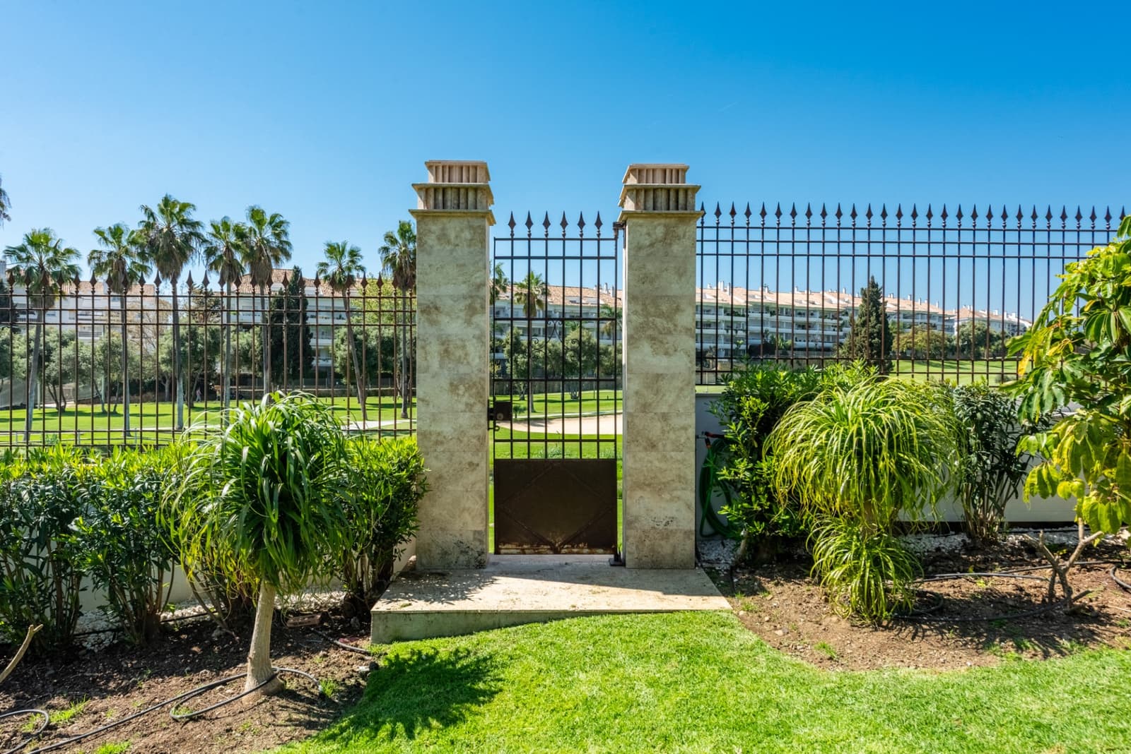 4 bedroom Villa for sale in San Pedro de Alcantara with pool garage - € 5,850,000 (Ref: 9738400)