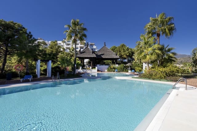 3 sovrum Takvåning till salu i Benahavís med pool garage - 825 000 € (Ref: 9738402)