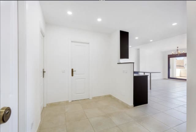 3 sypialnia Apartament na sprzedaż w Nueva Andalucia, Marbella z basenem garażem - 575 000 € (Ref: 9738403)