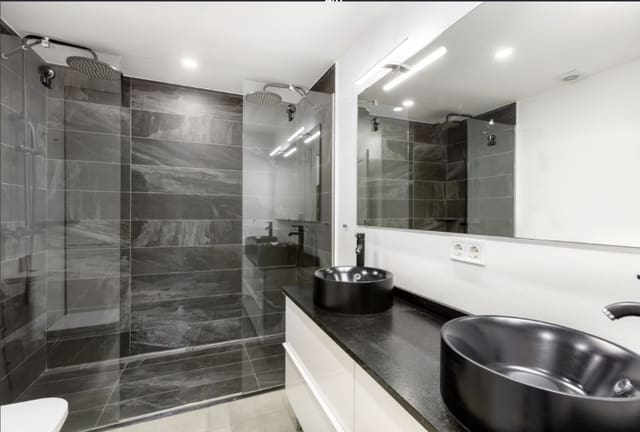 3 sypialnia Apartament na sprzedaż w Nueva Andalucia, Marbella z basenem garażem - 575 000 € (Ref: 9738403)