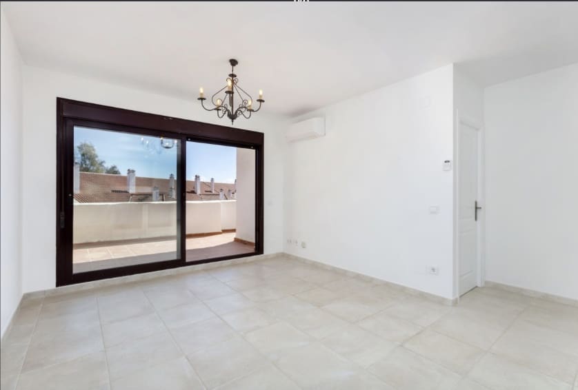3 soverom Leilighet til salgs i Nueva Andalucia med svømmebasseng garasje - € 575 000 (Ref: 9738403)