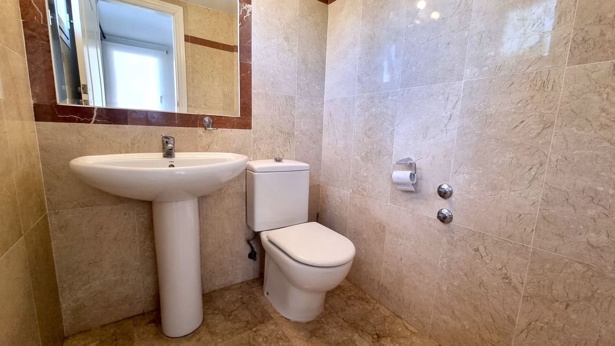 3 sypialnia Dom na sprzedaż w Nueva Andalucia z basenem garażem - 640 000 € (Ref: 9738404)