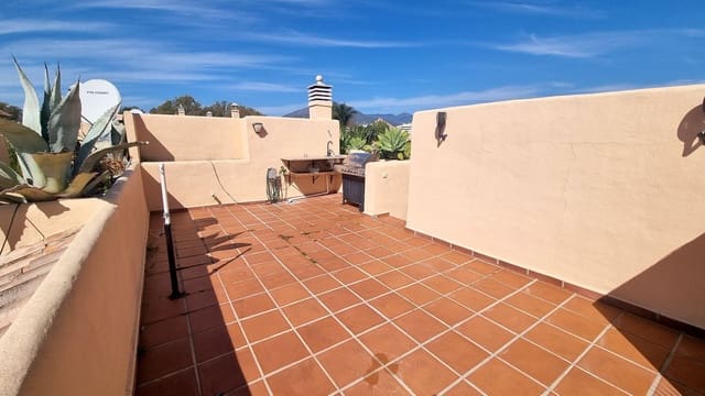 3 soverom Hus til salgs i Nueva Andalucia, Marbella med svømmebasseng garasje - € 620 000 (Ref: 9738404)