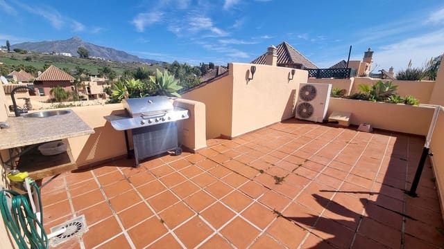 3 soverom Hus til salgs i Nueva Andalucia, Marbella med svømmebasseng garasje - € 620 000 (Ref: 9738404)