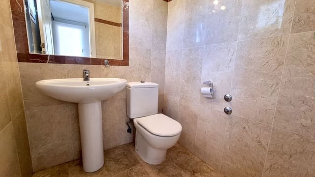 3 soverom Hus til salgs i Nueva Andalucia, Marbella med svømmebasseng garasje - € 620 000 (Ref: 9738404)