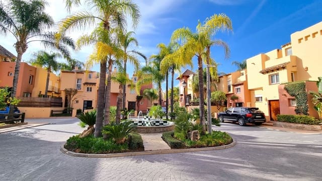 3 soverom Hus til salgs i Nueva Andalucia, Marbella med svømmebasseng garasje - € 620 000 (Ref: 9738404)