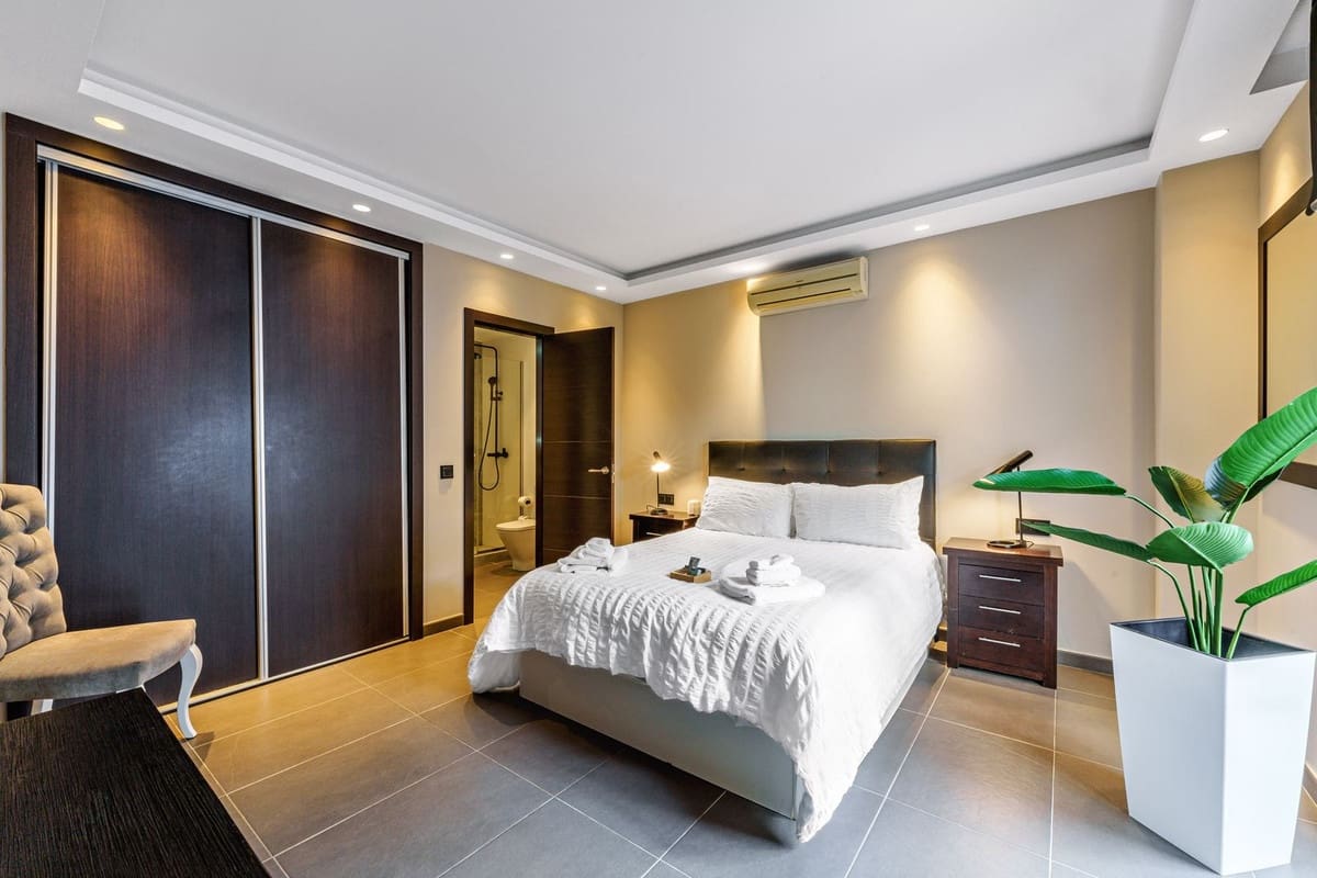 Chalet de 5 habitaciones en Marbella en venta con piscina garaje - 2.490.000 € (Ref: 9738406)