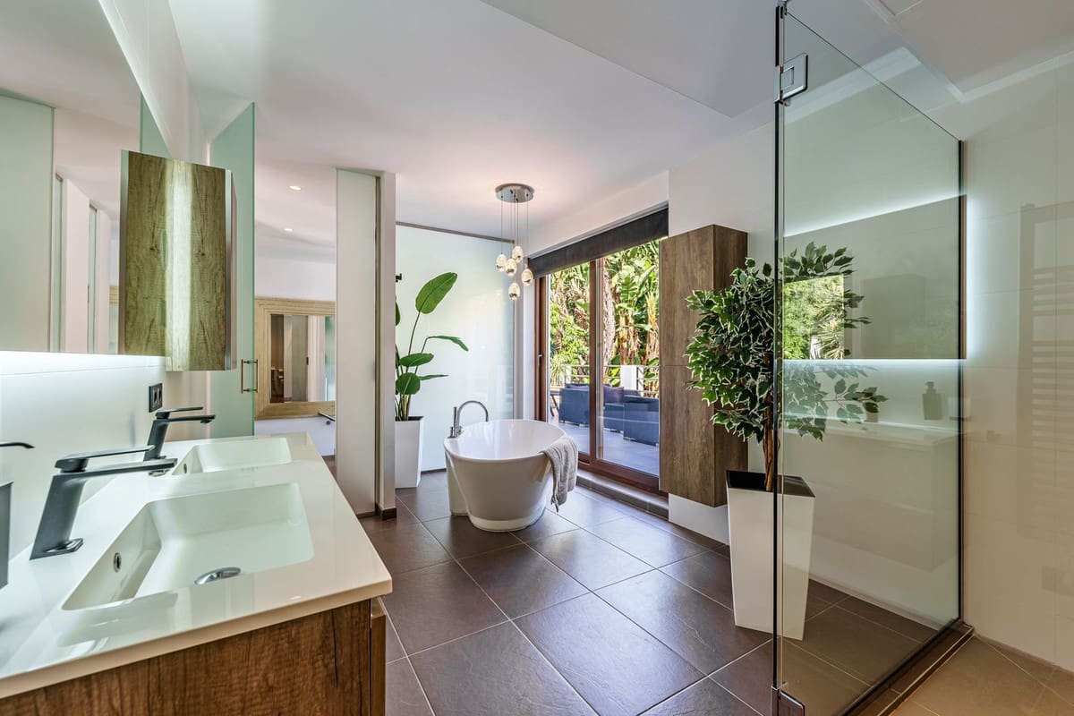 Chalet de 5 habitaciones en Marbella en venta con piscina garaje - 2.490.000 € (Ref: 9738406)