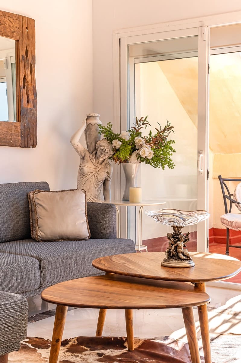 2 soverom Penthouse til salgs i Benahavis med svømmebasseng garasje - € 399 000 (Ref: 9747753)