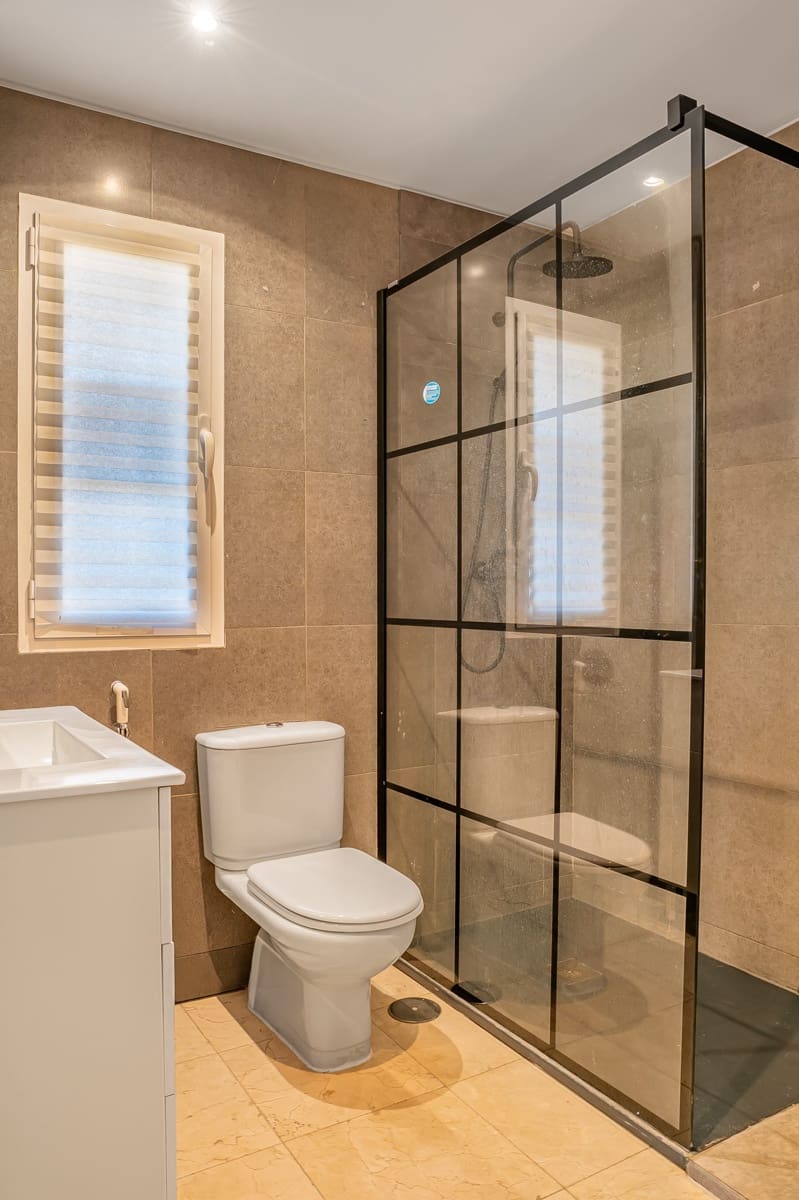 2 soverom Penthouse til salgs i Benahavis med svømmebasseng garasje - € 399 000 (Ref: 9747753)