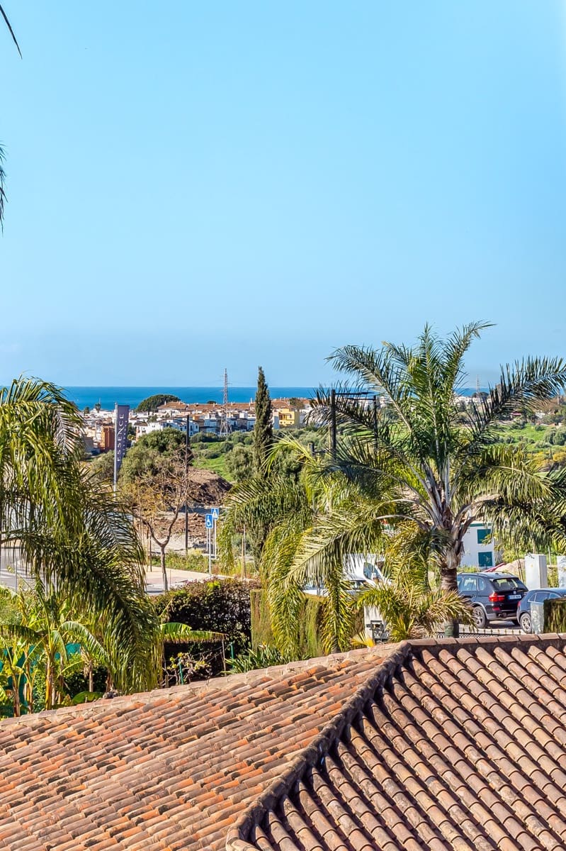 2 soverom Penthouse til salgs i Benahavis med svømmebasseng garasje - € 399 000 (Ref: 9747753)
