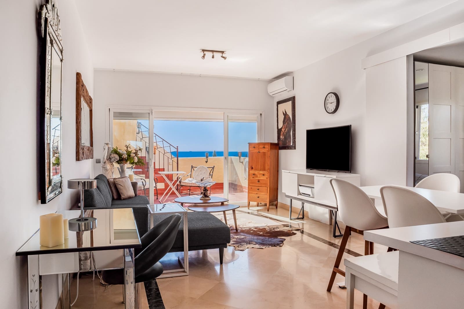 2 soverom Penthouse til salgs i Benahavis med svømmebasseng garasje - € 399 000 (Ref: 9747753)