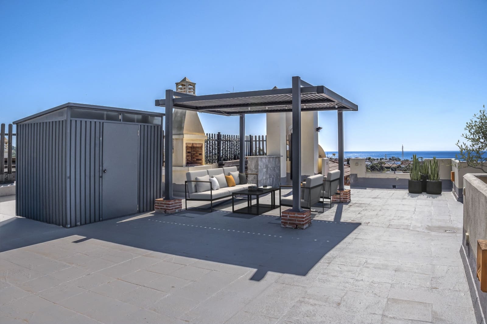 2 soverom Penthouse til salgs i Benahavis med svømmebasseng garasje - € 399 000 (Ref: 9747753)