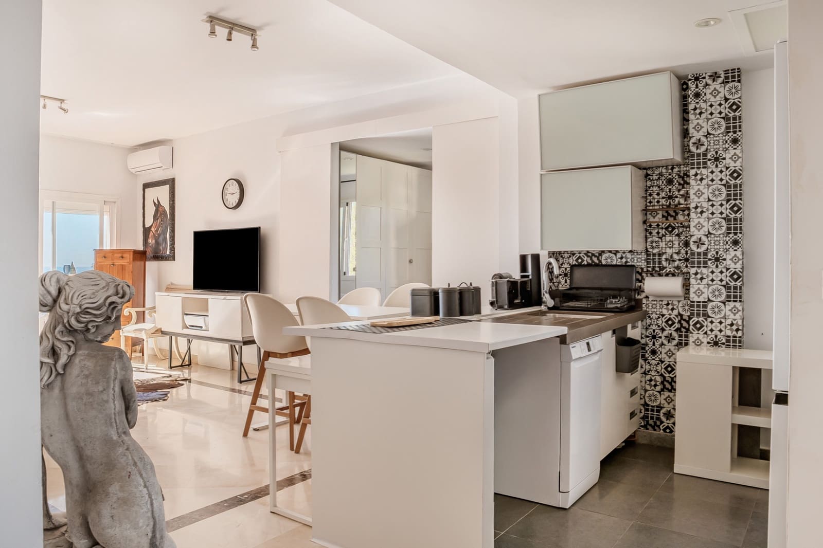 2 soverom Penthouse til salgs i Benahavis med svømmebasseng garasje - € 399 000 (Ref: 9747753)