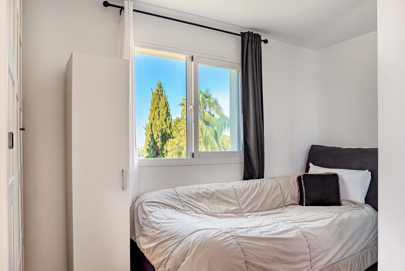 2 soverom Penthouse til salgs i Benahavis med svømmebasseng garasje - € 399 000 (Ref: 9747753)