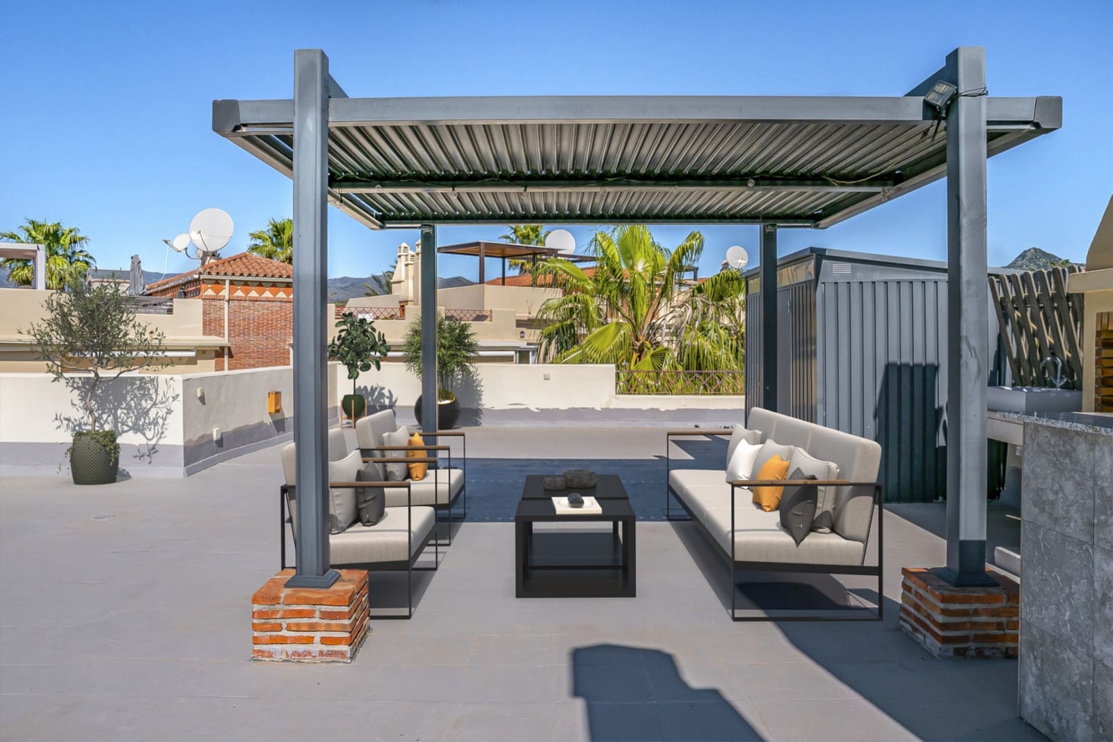 2 soverom Penthouse til salgs i Benahavis med svømmebasseng garasje - € 399 000 (Ref: 9747753)