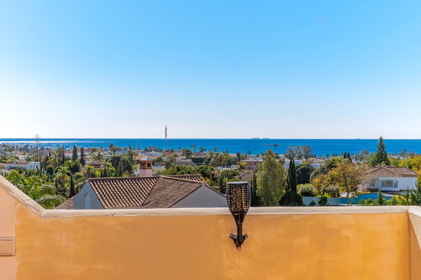 2 soverom Penthouse til salgs i Benahavis med svømmebasseng garasje - € 399 000 (Ref: 9747753)