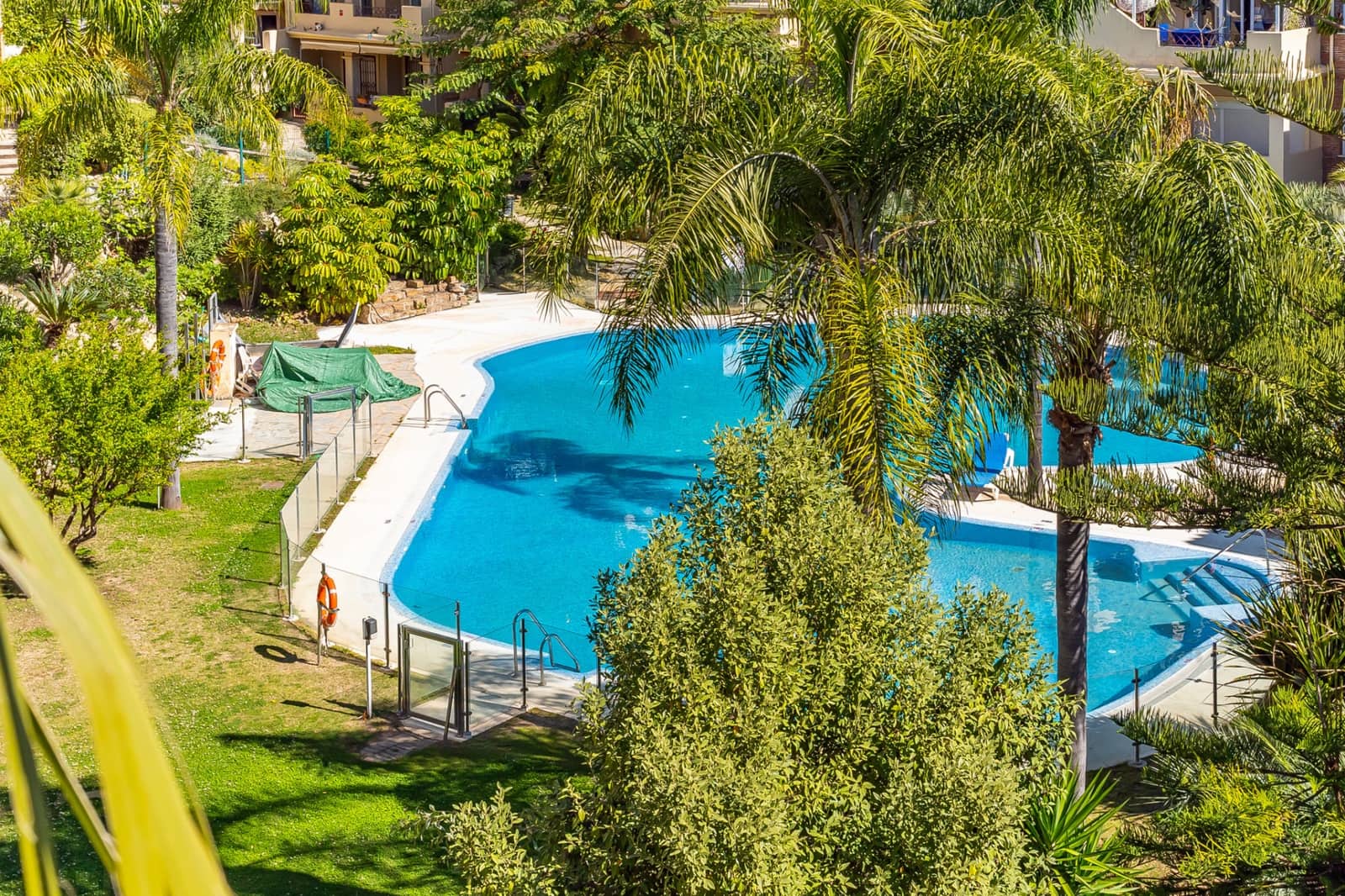 2 soverom Penthouse til salgs i Benahavis med svømmebasseng garasje - € 399 000 (Ref: 9747753)