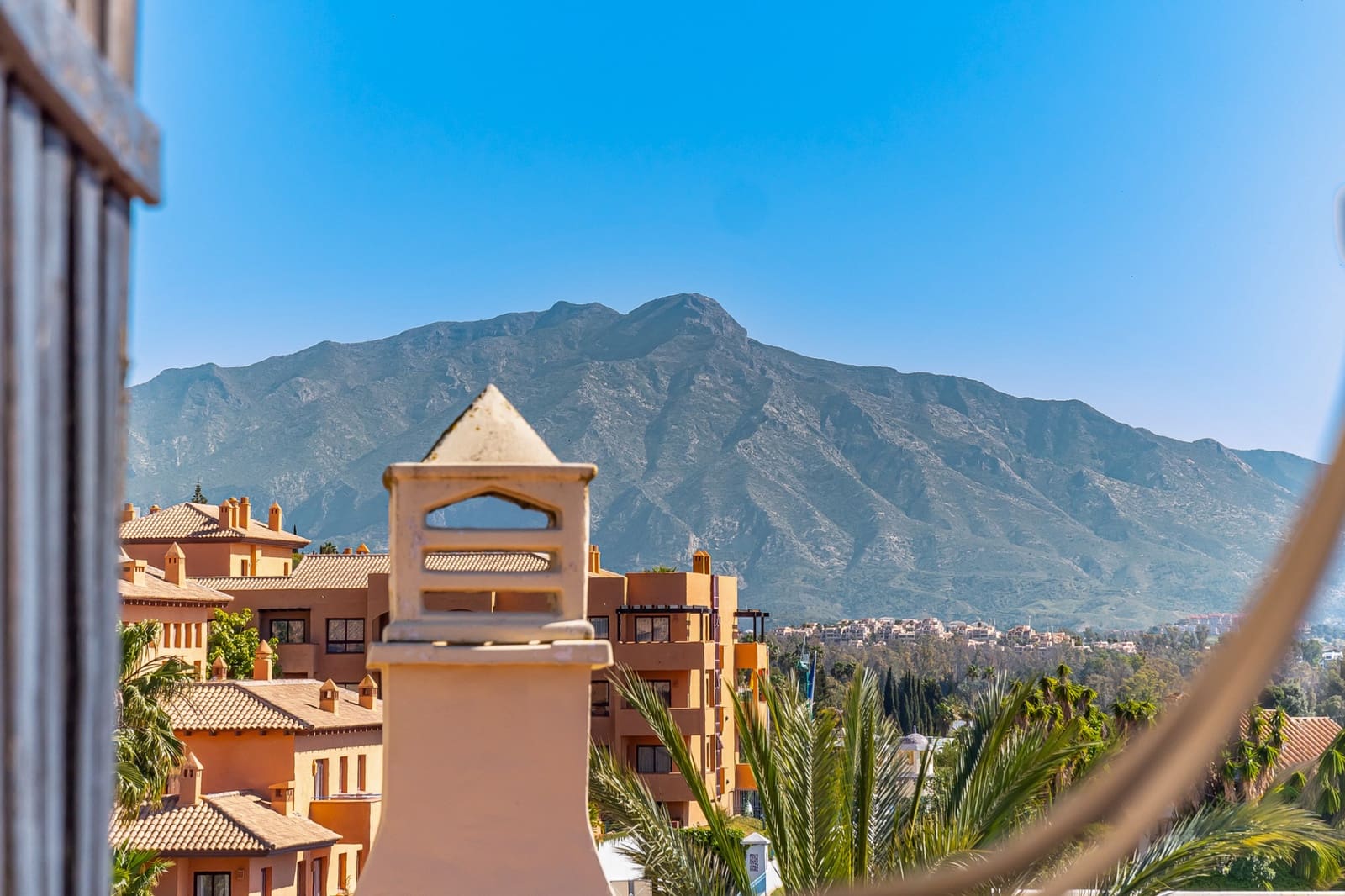 2 soverom Penthouse til salgs i Benahavis med svømmebasseng garasje - € 399 000 (Ref: 9747753)
