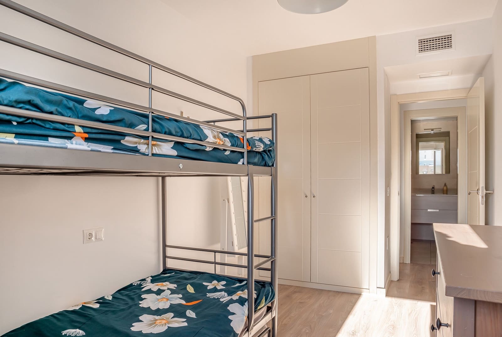 3 sypialnia Apartament na sprzedaż w Marbella z basenem garażem - 440 000 € (Ref: 9747755)