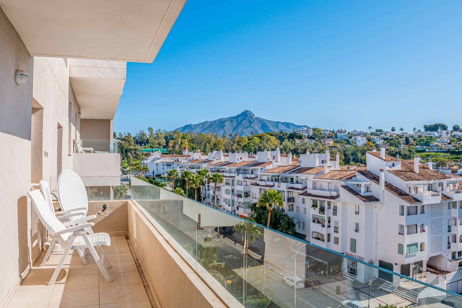 3 sypialnia Apartament na sprzedaż w Marbella z basenem garażem - 440 000 € (Ref: 9747755)