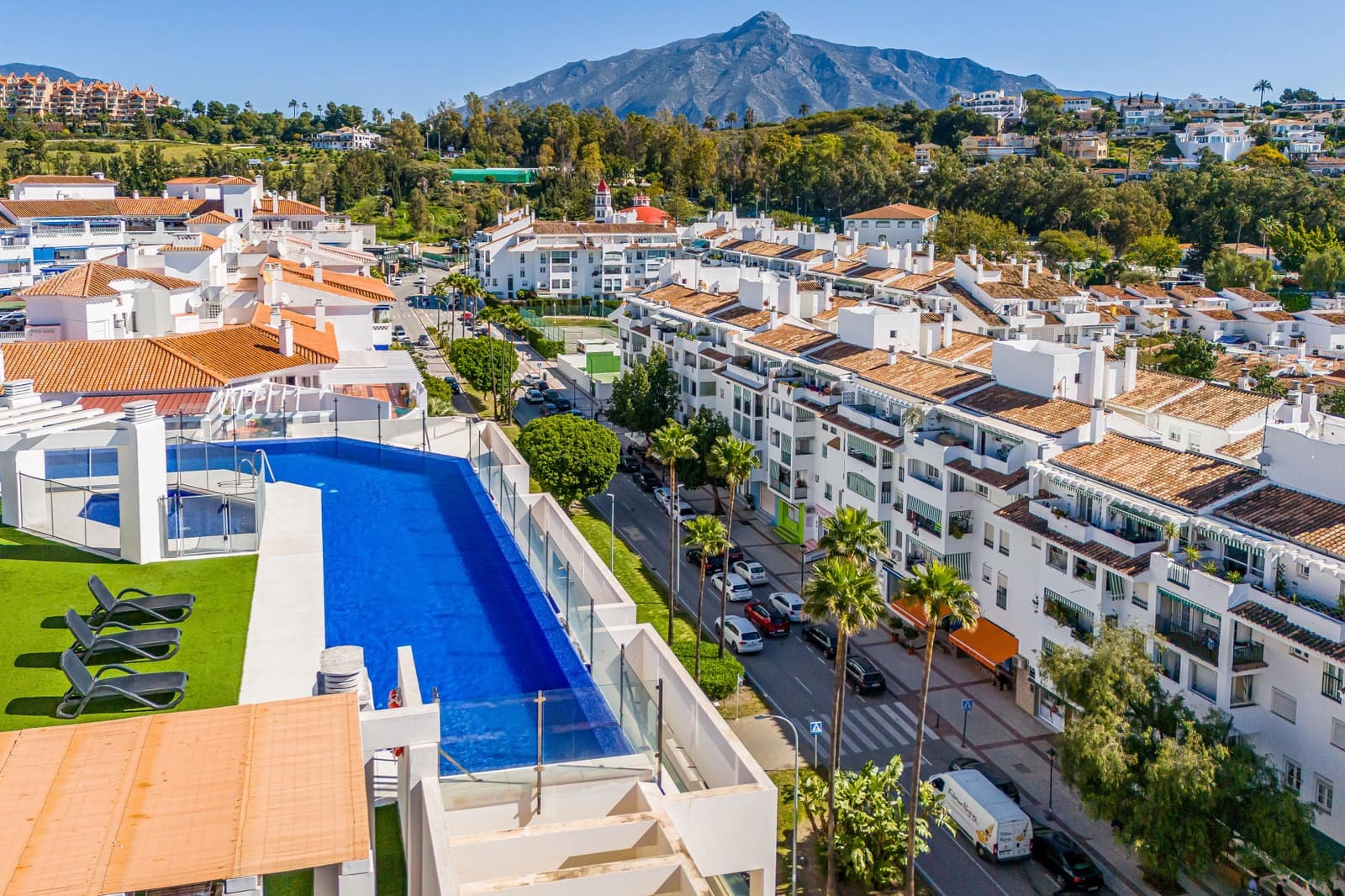3 sypialnia Apartament na sprzedaż w Marbella z basenem garażem - 440 000 € (Ref: 9747755)