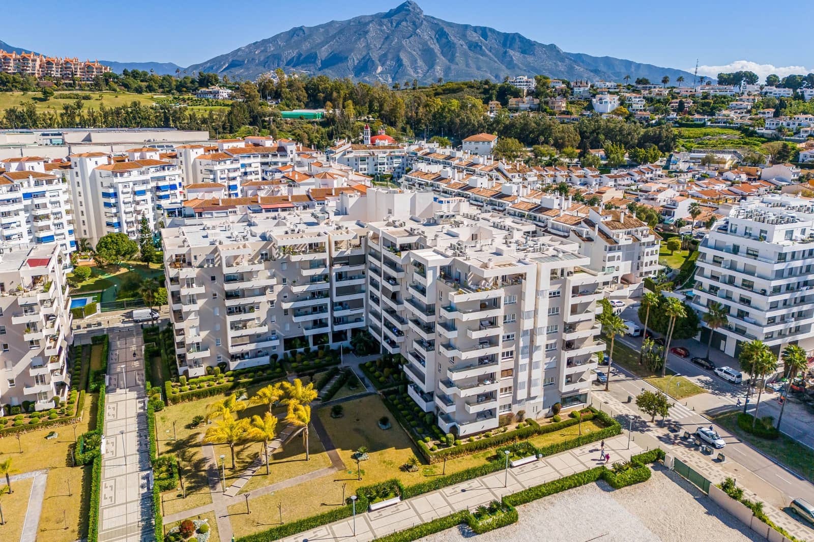3 sypialnia Apartament na sprzedaż w Marbella z basenem garażem - 440 000 € (Ref: 9747755)