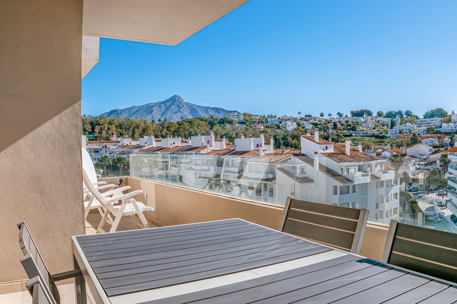3 sypialnia Apartament na sprzedaż w Marbella z basenem garażem - 430 000 € (Ref: 9747755)