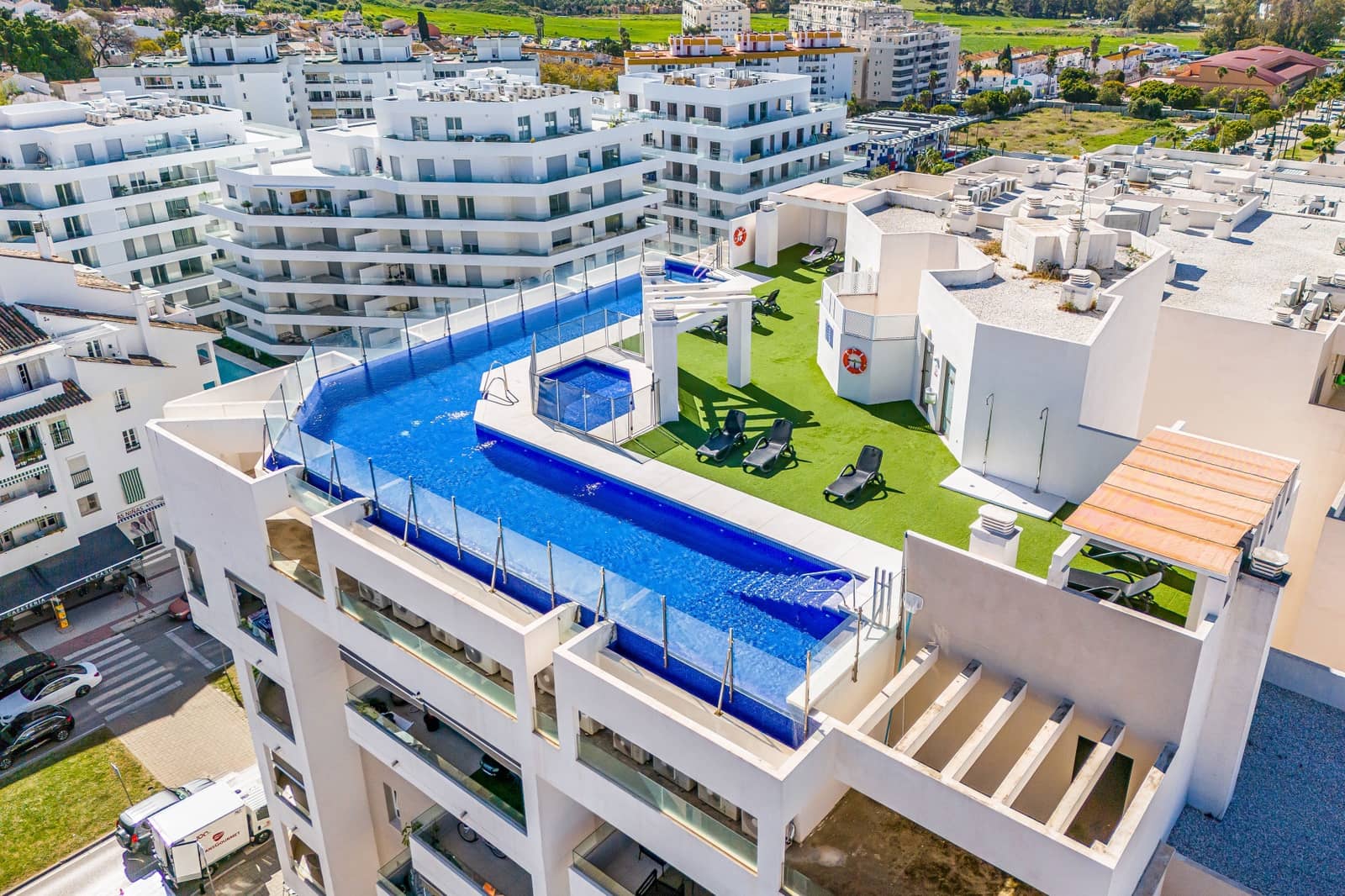 3 sypialnia Apartament na sprzedaż w Marbella z basenem garażem - 430 000 € (Ref: 9747755)