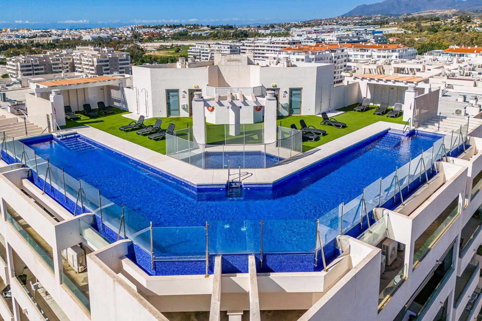 3 sypialnia Apartament na sprzedaż w Marbella z basenem garażem - 430 000 € (Ref: 9747755)