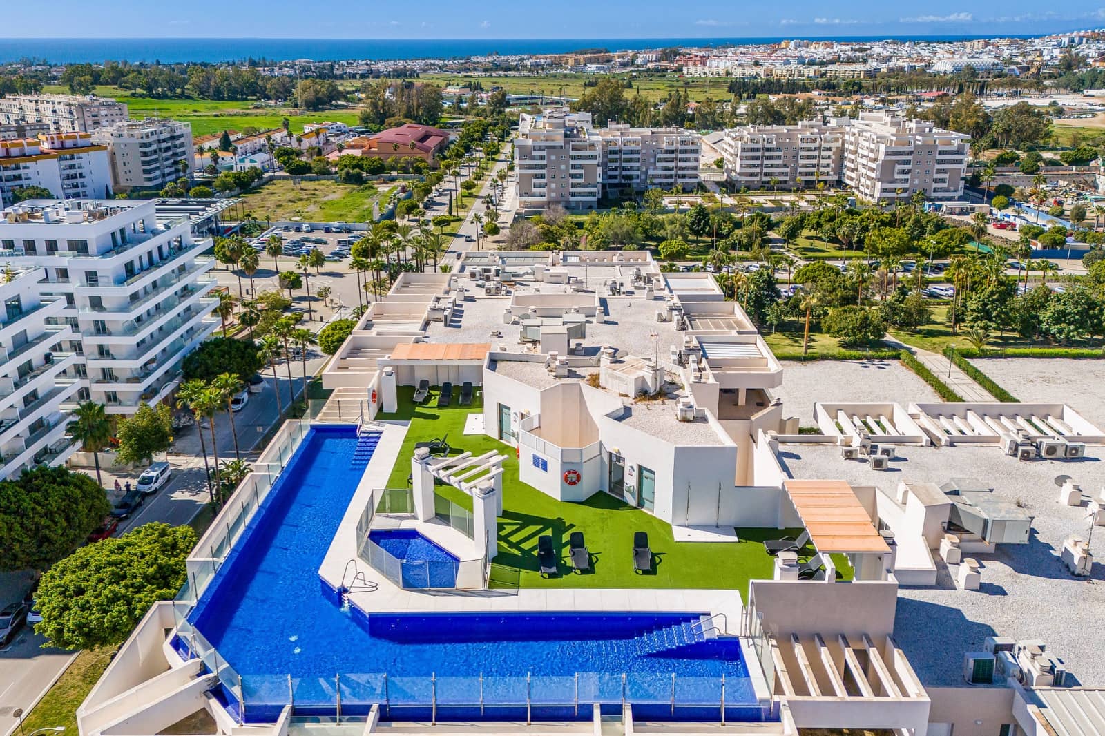3 sypialnia Apartament na sprzedaż w Marbella z basenem garażem - 430 000 € (Ref: 9747755)