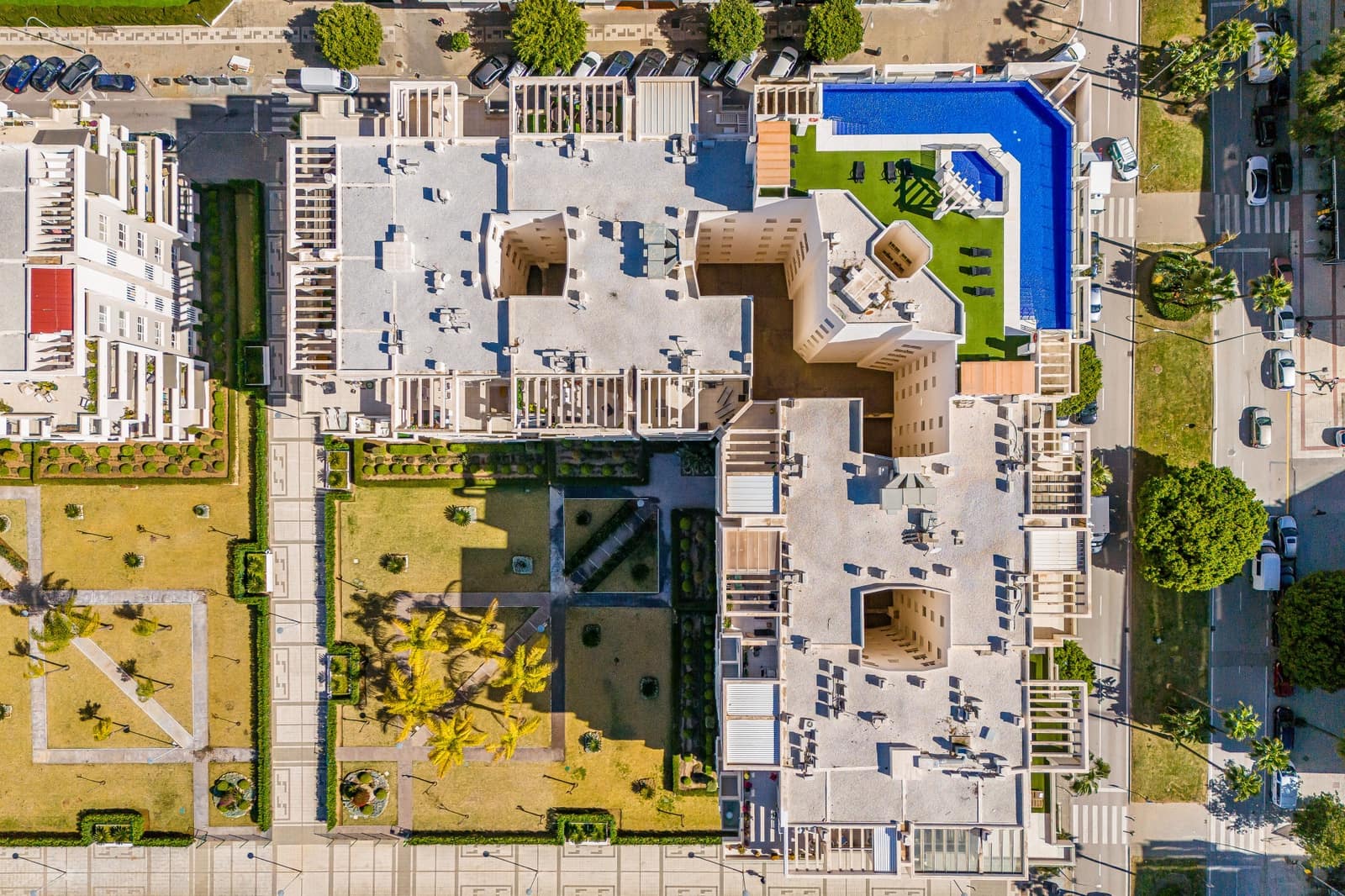 3 sypialnia Apartament na sprzedaż w Marbella z basenem garażem - 430 000 € (Ref: 9747755)
