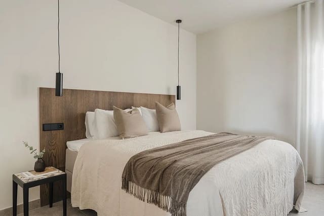 3 sypialnia Apartament na sprzedaż w Marbella z basenem garażem - 1 095 000 € (Ref: 9747756)