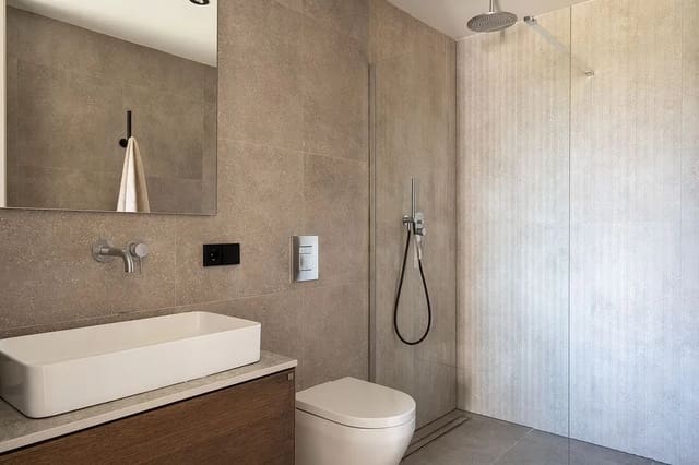 3 sypialnia Apartament na sprzedaż w Marbella z basenem garażem - 1 095 000 € (Ref: 9747756)