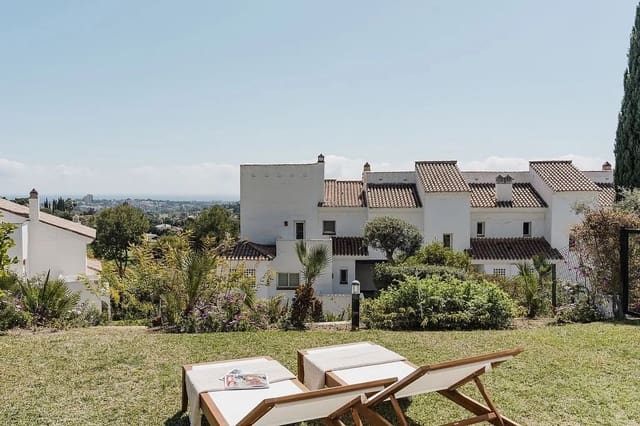 3 sypialnia Apartament na sprzedaż w Marbella z basenem garażem - 1 095 000 € (Ref: 9747756)