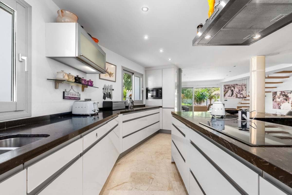 5 soverom Villa til salgs i San Pedro de Alcantara med svømmebasseng garasje - € 1 900 000 (Ref: 9751842)