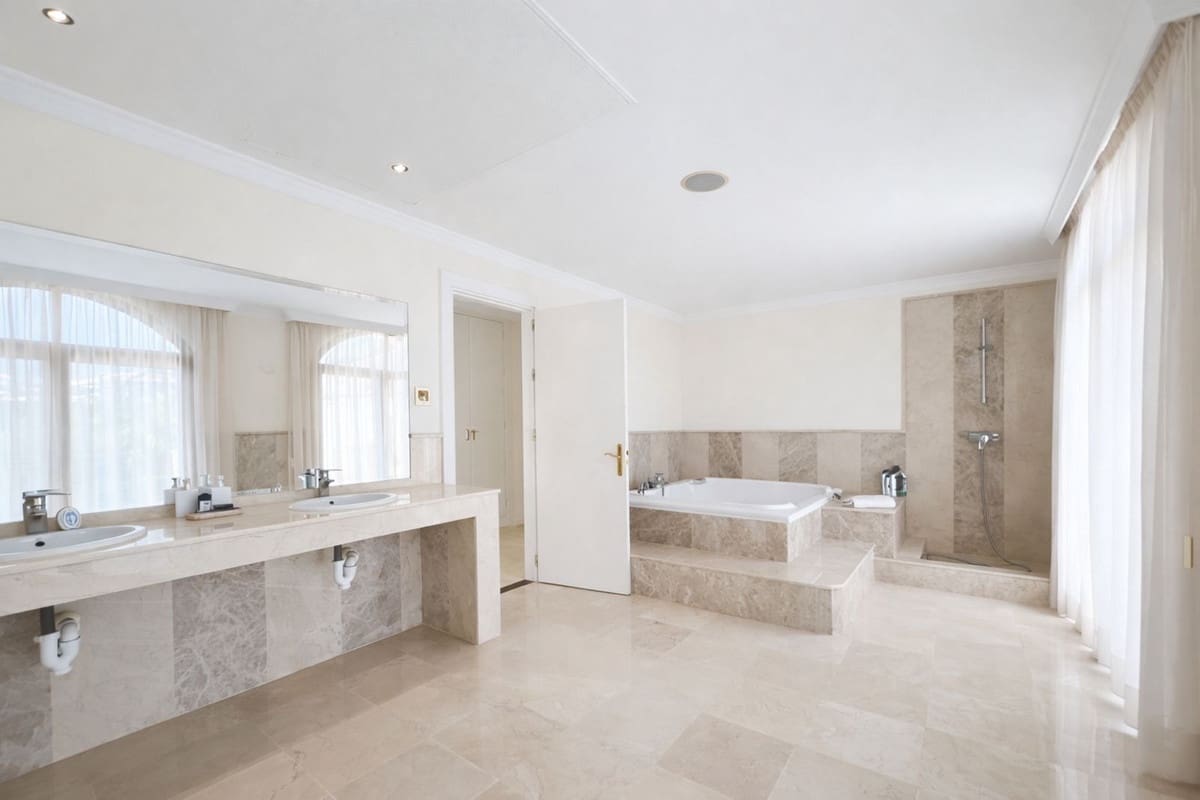 7 makuuhuone Huvila myytävänä paikassa Benahavis mukana uima-altaan 
autotalli - 3 495 000 € (Ref: 9751843)