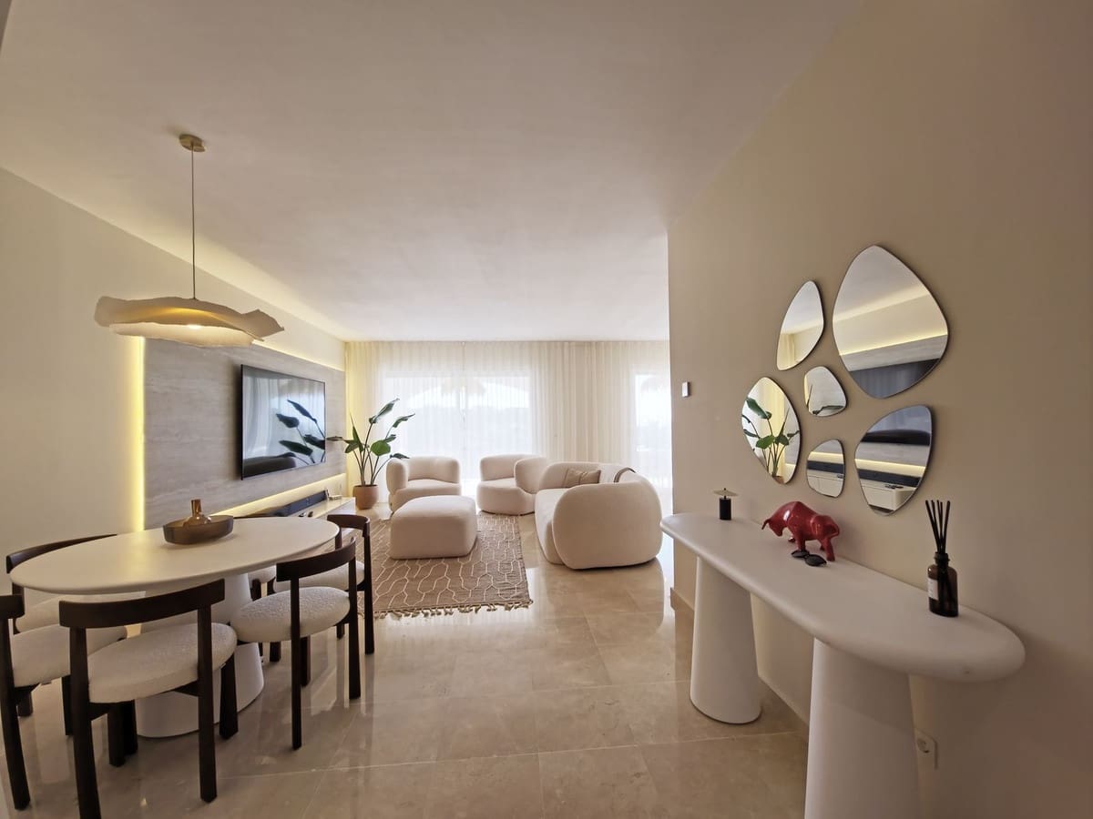 2 bedroom Apartment for sale in Benahavis - € 649,000 (Ref: 9751844)