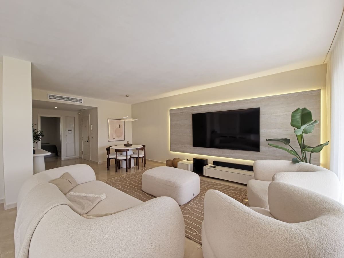 2 bedroom Apartment for sale in Benahavis - € 649,000 (Ref: 9751844)