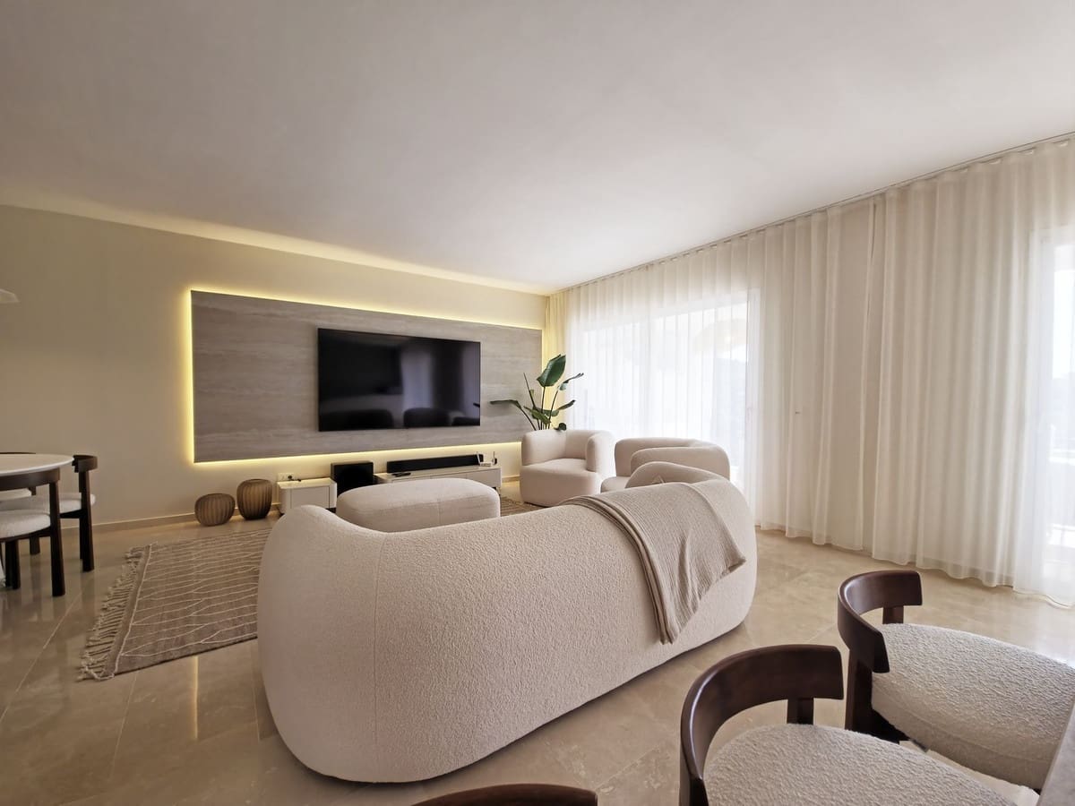 2 bedroom Apartment for sale in Benahavis - € 649,000 (Ref: 9751844)