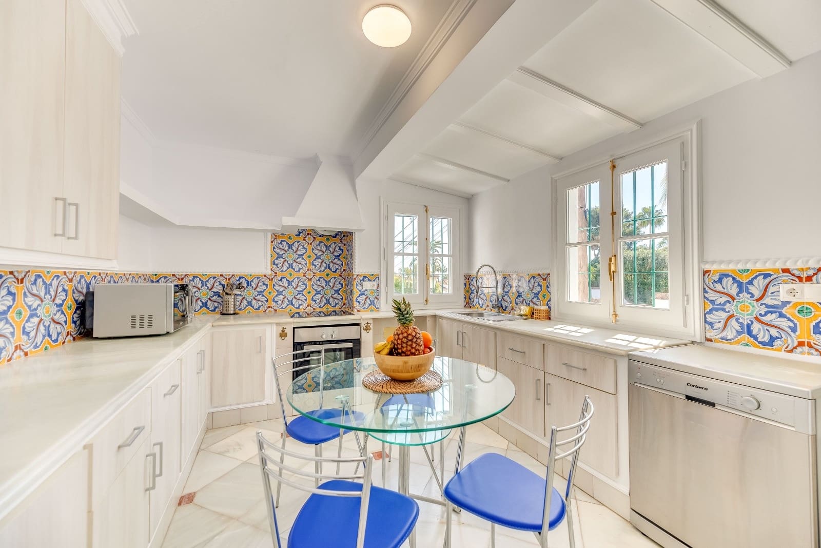 4 Zimmer Villa zu verkaufen in Nueva Andalucia mit Pool Garage - 1.300.000 € (Ref: 9751846)