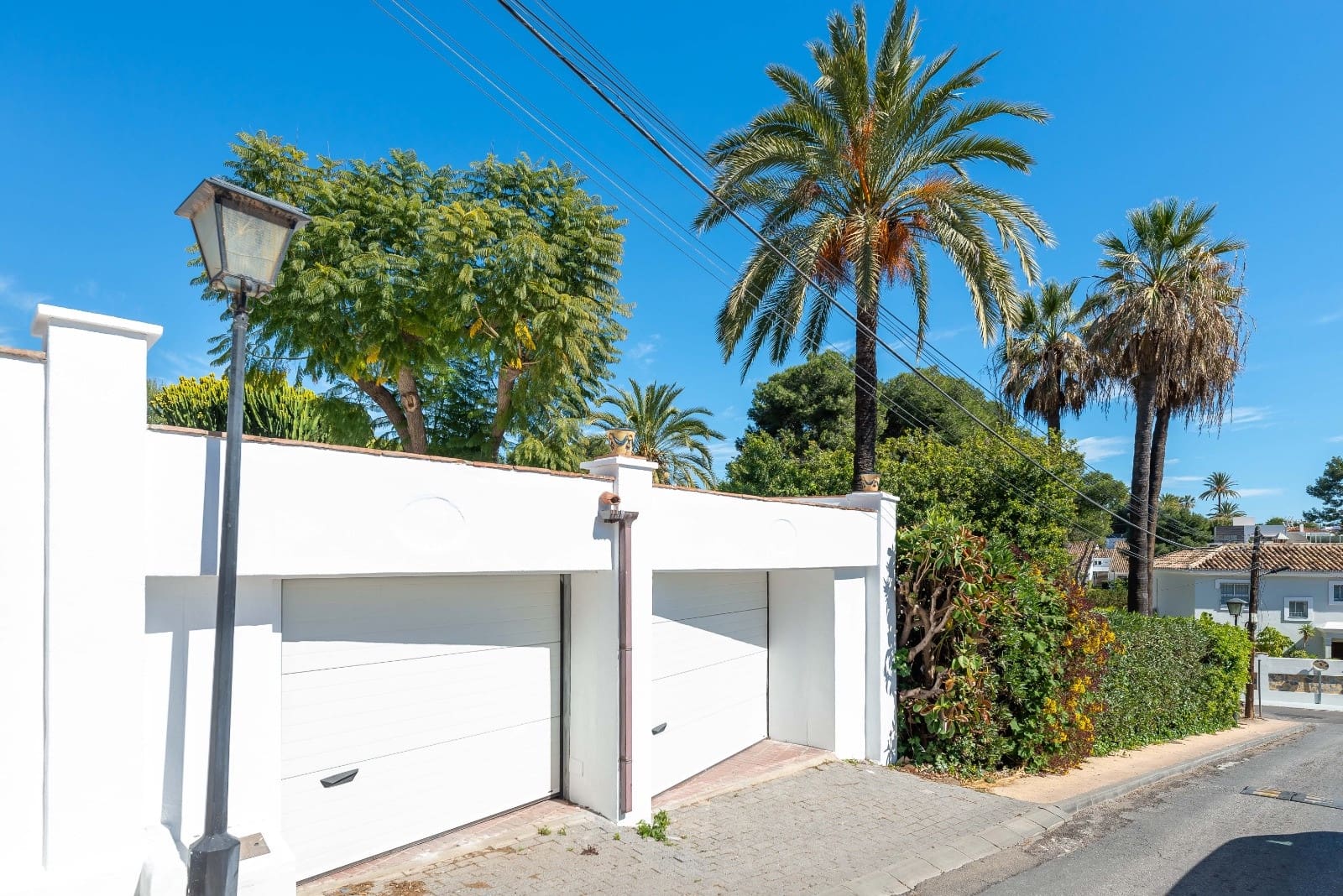 4 Zimmer Villa zu verkaufen in Nueva Andalucia mit Pool Garage - 1.300.000 € (Ref: 9751846)