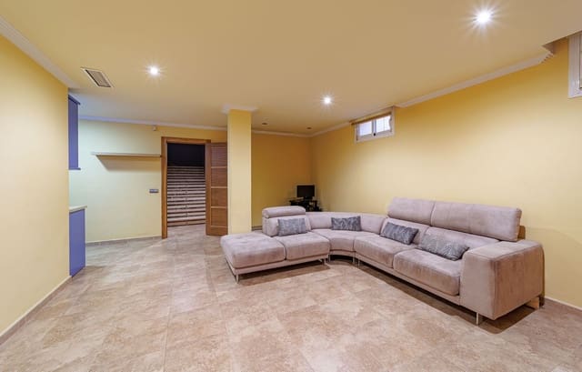 8 soveværelse Villa til salg i Marbella med swimmingpool garage - € 3.200.000 (Ref: 9751848)