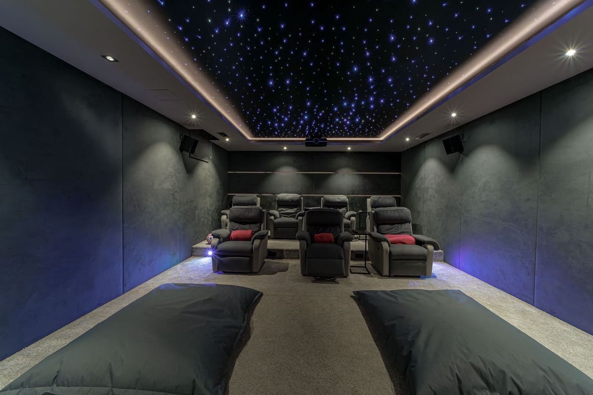 8 sypialnia Willa na sprzedaż w Marbella z basenem garażem - 3 200 000 € (Ref: 9751848)