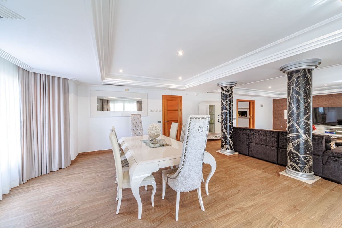 8 sypialnia Willa na sprzedaż w Marbella z basenem garażem - 3 200 000 € (Ref: 9751848)